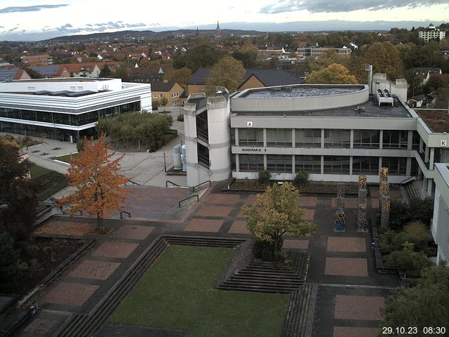 Foto der Webcam: Verwaltungsgebäude, Innenhof mit Audimax, Hörsaal-Gebäude 1