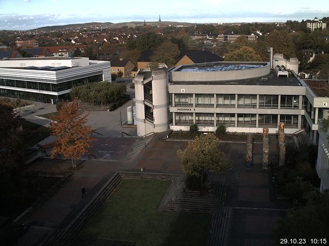 Foto der Webcam: Verwaltungsgebäude, Innenhof mit Audimax, Hörsaal-Gebäude 1