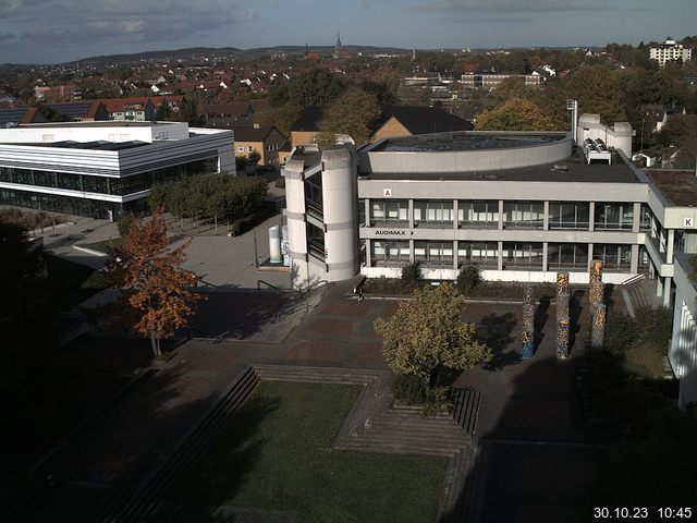 Foto der Webcam: Verwaltungsgebäude, Innenhof mit Audimax, Hörsaal-Gebäude 1