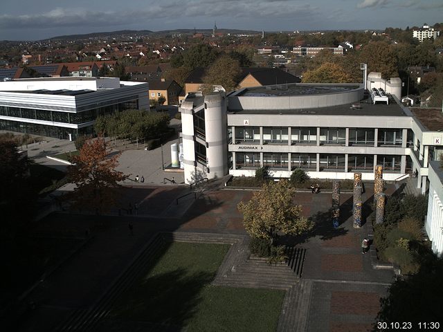 Foto der Webcam: Verwaltungsgebäude, Innenhof mit Audimax, Hörsaal-Gebäude 1