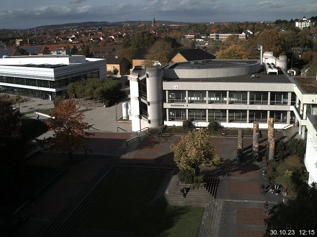 Foto der Webcam: Verwaltungsgebäude, Innenhof mit Audimax, Hörsaal-Gebäude 1