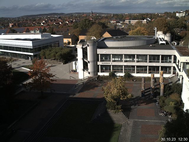 Foto der Webcam: Verwaltungsgebäude, Innenhof mit Audimax, Hörsaal-Gebäude 1