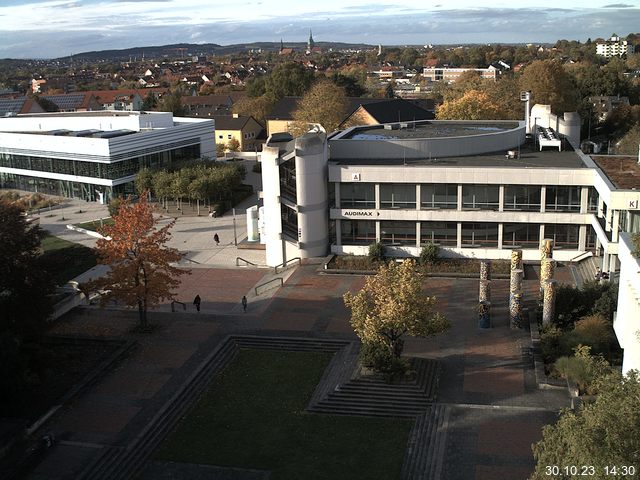 Foto der Webcam: Verwaltungsgebäude, Innenhof mit Audimax, Hörsaal-Gebäude 1