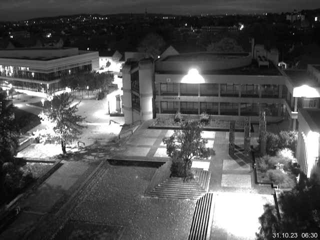 Foto der Webcam: Verwaltungsgebäude, Innenhof mit Audimax, Hörsaal-Gebäude 1