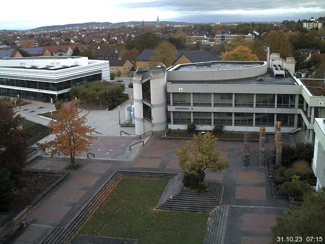 Foto der Webcam: Verwaltungsgebäude, Innenhof mit Audimax, Hörsaal-Gebäude 1