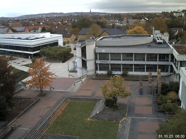 Foto der Webcam: Verwaltungsgebäude, Innenhof mit Audimax, Hörsaal-Gebäude 1