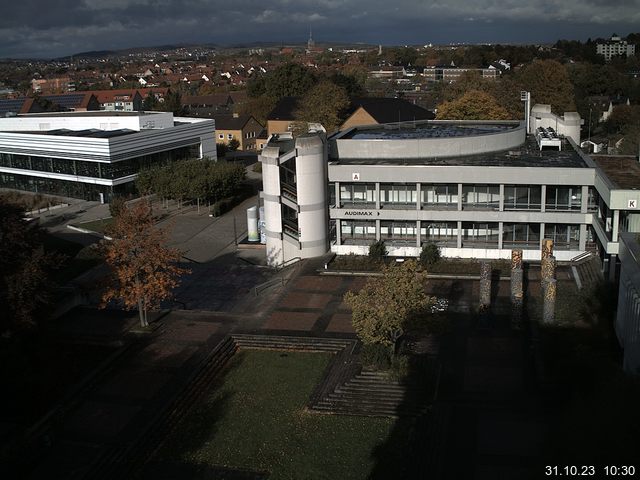 Foto der Webcam: Verwaltungsgebäude, Innenhof mit Audimax, Hörsaal-Gebäude 1