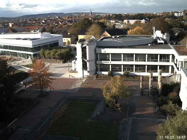 Foto der Webcam: Verwaltungsgebäude, Innenhof mit Audimax, Hörsaal-Gebäude 1