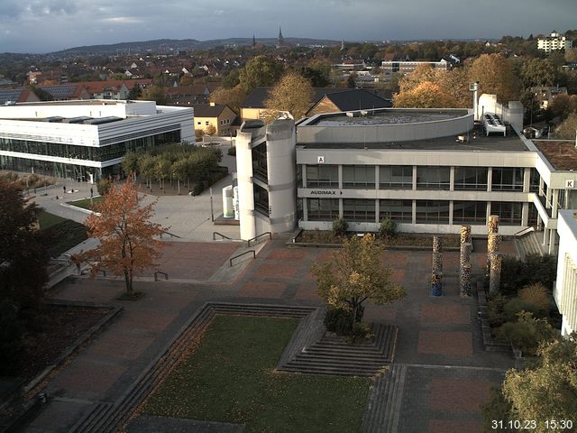 Foto der Webcam: Verwaltungsgebäude, Innenhof mit Audimax, Hörsaal-Gebäude 1