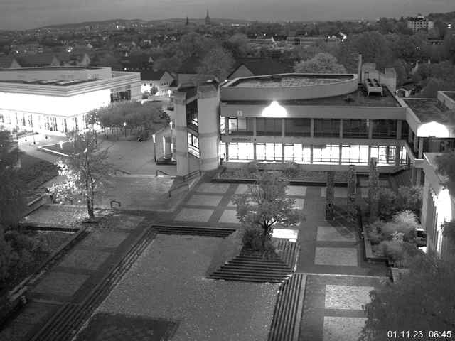 Foto der Webcam: Verwaltungsgebäude, Innenhof mit Audimax, Hörsaal-Gebäude 1