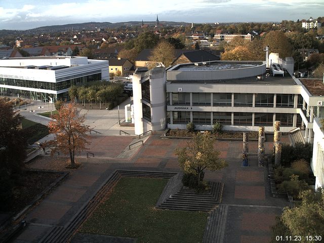 Foto der Webcam: Verwaltungsgebäude, Innenhof mit Audimax, Hörsaal-Gebäude 1