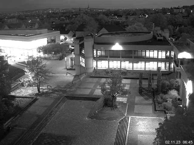 Foto der Webcam: Verwaltungsgebäude, Innenhof mit Audimax, Hörsaal-Gebäude 1