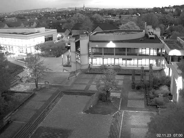 Foto der Webcam: Verwaltungsgebäude, Innenhof mit Audimax, Hörsaal-Gebäude 1