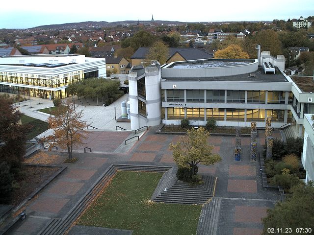 Foto der Webcam: Verwaltungsgebäude, Innenhof mit Audimax, Hörsaal-Gebäude 1