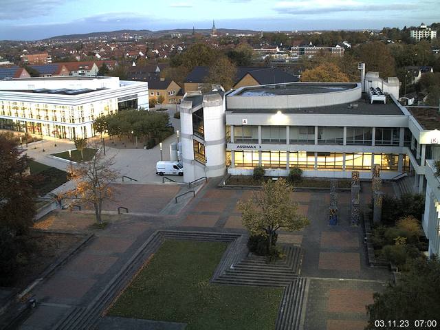 Foto der Webcam: Verwaltungsgebäude, Innenhof mit Audimax, Hörsaal-Gebäude 1