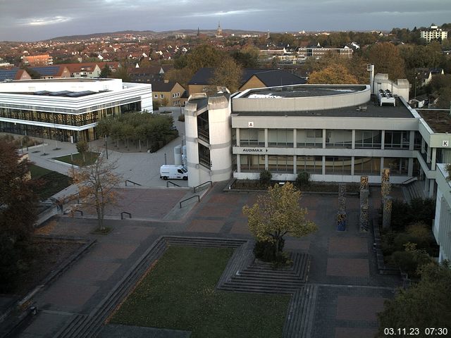 Foto der Webcam: Verwaltungsgebäude, Innenhof mit Audimax, Hörsaal-Gebäude 1