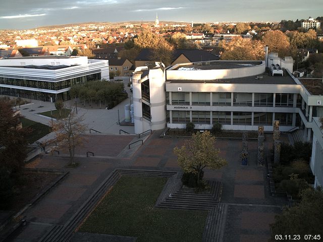 Foto der Webcam: Verwaltungsgebäude, Innenhof mit Audimax, Hörsaal-Gebäude 1