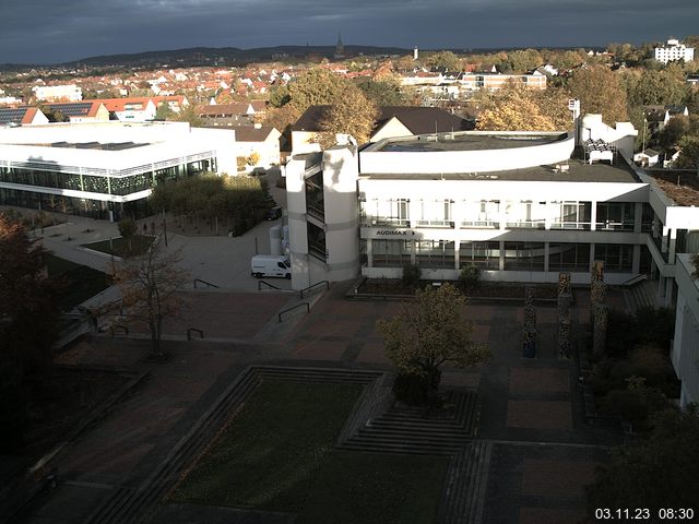 Foto der Webcam: Verwaltungsgebäude, Innenhof mit Audimax, Hörsaal-Gebäude 1