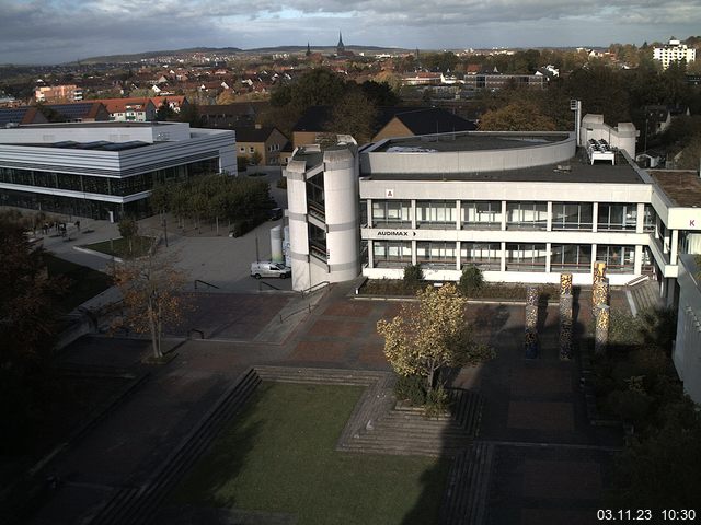 Foto der Webcam: Verwaltungsgebäude, Innenhof mit Audimax, Hörsaal-Gebäude 1