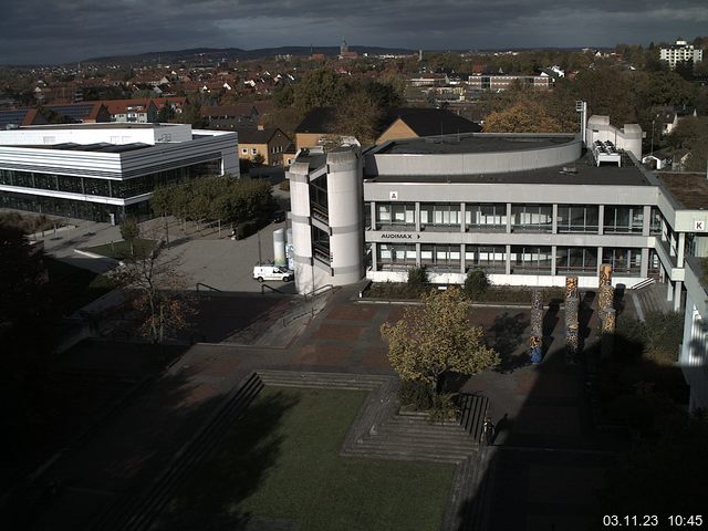 Foto der Webcam: Verwaltungsgebäude, Innenhof mit Audimax, Hörsaal-Gebäude 1