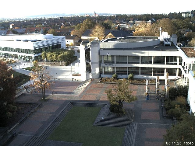 Foto der Webcam: Verwaltungsgebäude, Innenhof mit Audimax, Hörsaal-Gebäude 1