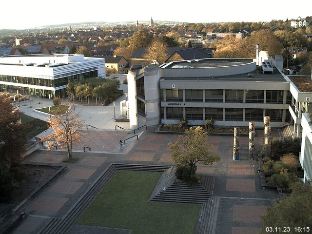 Foto der Webcam: Verwaltungsgebäude, Innenhof mit Audimax, Hörsaal-Gebäude 1