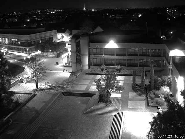 Foto der Webcam: Verwaltungsgebäude, Innenhof mit Audimax, Hörsaal-Gebäude 1