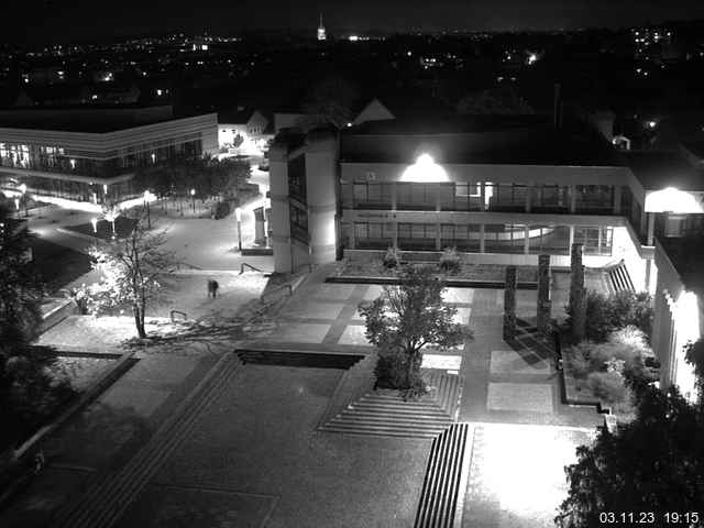 Foto der Webcam: Verwaltungsgebäude, Innenhof mit Audimax, Hörsaal-Gebäude 1