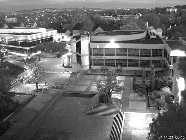 Foto der Webcam: Verwaltungsgebäude, Innenhof mit Audimax, Hörsaal-Gebäude 1