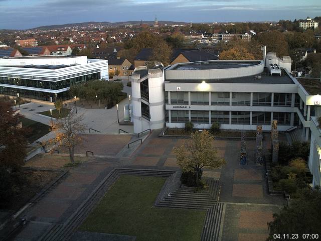 Foto der Webcam: Verwaltungsgebäude, Innenhof mit Audimax, Hörsaal-Gebäude 1