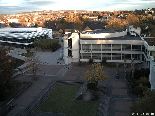 Foto der Webcam: Verwaltungsgebäude, Innenhof mit Audimax, Hörsaal-Gebäude 1