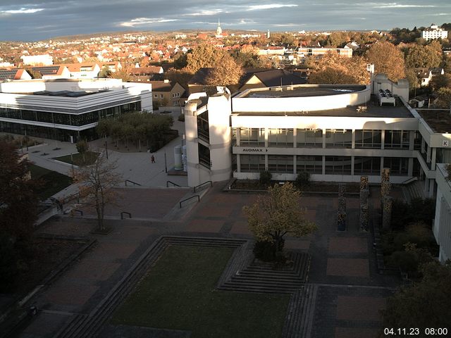 Foto der Webcam: Verwaltungsgebäude, Innenhof mit Audimax, Hörsaal-Gebäude 1