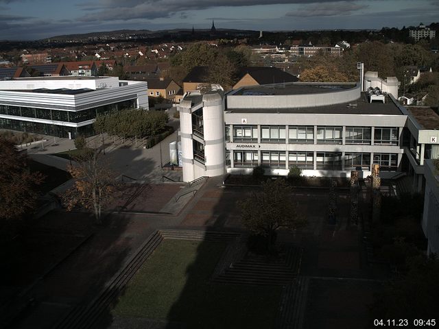 Foto der Webcam: Verwaltungsgebäude, Innenhof mit Audimax, Hörsaal-Gebäude 1