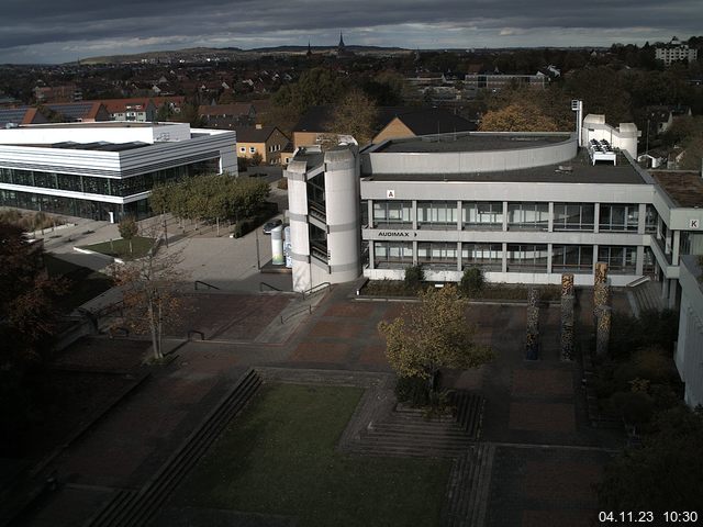 Foto der Webcam: Verwaltungsgebäude, Innenhof mit Audimax, Hörsaal-Gebäude 1