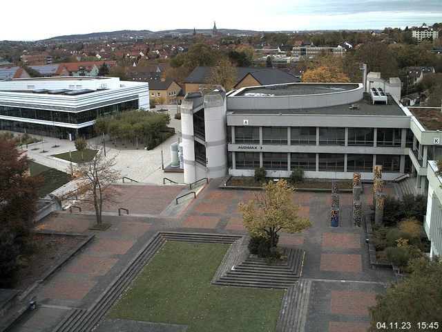 Foto der Webcam: Verwaltungsgebäude, Innenhof mit Audimax, Hörsaal-Gebäude 1