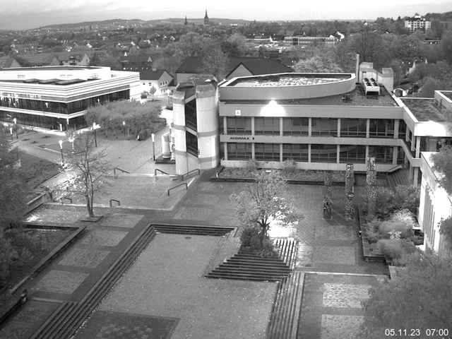 Foto der Webcam: Verwaltungsgebäude, Innenhof mit Audimax, Hörsaal-Gebäude 1