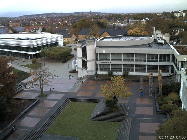 Foto der Webcam: Verwaltungsgebäude, Innenhof mit Audimax, Hörsaal-Gebäude 1