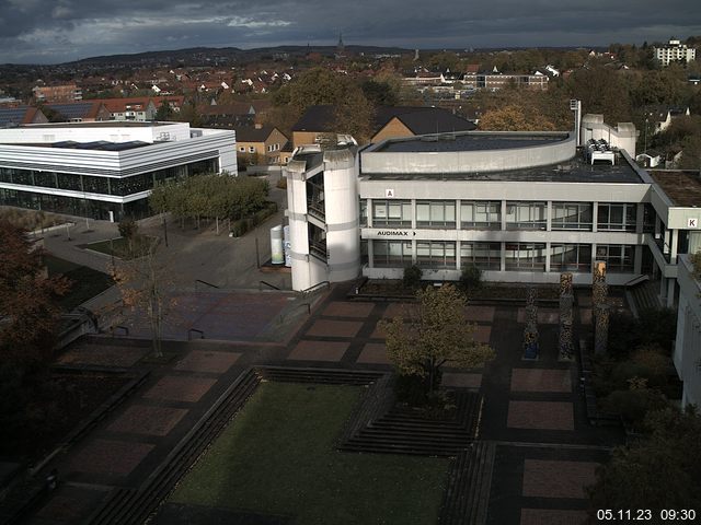 Foto der Webcam: Verwaltungsgebäude, Innenhof mit Audimax, Hörsaal-Gebäude 1