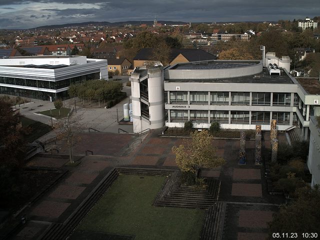 Foto der Webcam: Verwaltungsgebäude, Innenhof mit Audimax, Hörsaal-Gebäude 1