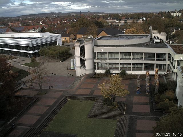 Foto der Webcam: Verwaltungsgebäude, Innenhof mit Audimax, Hörsaal-Gebäude 1