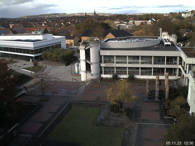 Foto der Webcam: Verwaltungsgebäude, Innenhof mit Audimax, Hörsaal-Gebäude 1