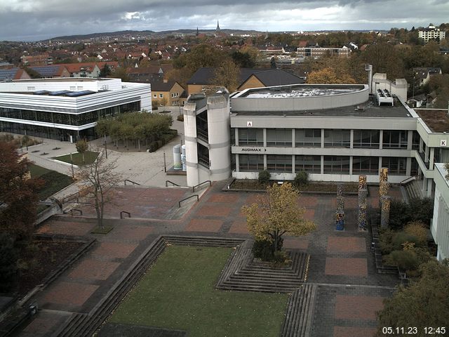 Foto der Webcam: Verwaltungsgebäude, Innenhof mit Audimax, Hörsaal-Gebäude 1