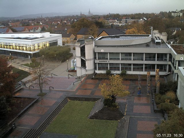 Foto der Webcam: Verwaltungsgebäude, Innenhof mit Audimax, Hörsaal-Gebäude 1