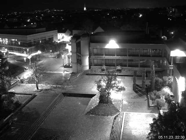 Foto der Webcam: Verwaltungsgebäude, Innenhof mit Audimax, Hörsaal-Gebäude 1