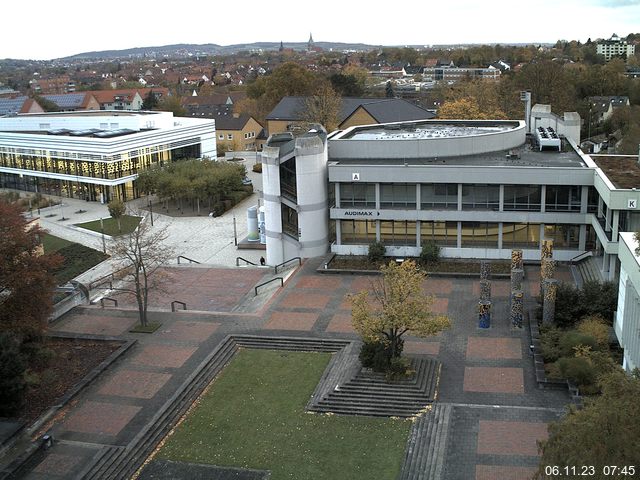 Foto der Webcam: Verwaltungsgebäude, Innenhof mit Audimax, Hörsaal-Gebäude 1