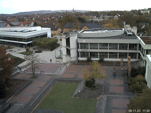 Foto der Webcam: Verwaltungsgebäude, Innenhof mit Audimax, Hörsaal-Gebäude 1