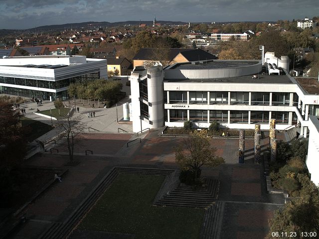 Foto der Webcam: Verwaltungsgebäude, Innenhof mit Audimax, Hörsaal-Gebäude 1