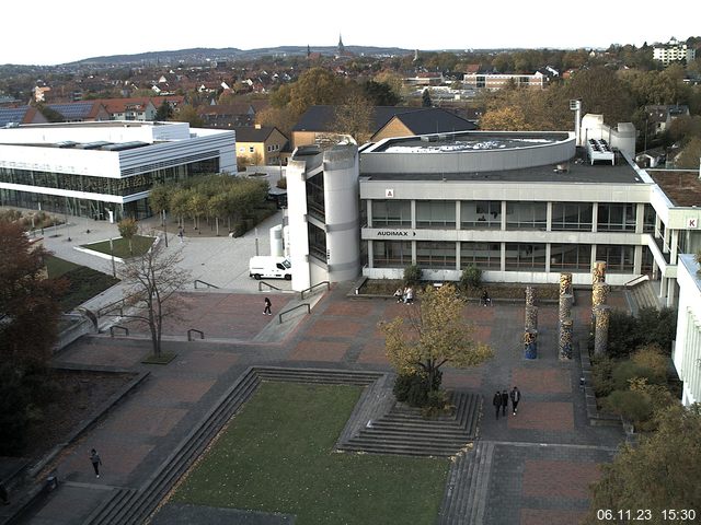 Foto der Webcam: Verwaltungsgebäude, Innenhof mit Audimax, Hörsaal-Gebäude 1