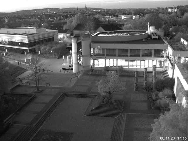 Foto der Webcam: Verwaltungsgebäude, Innenhof mit Audimax, Hörsaal-Gebäude 1