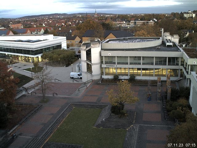 Foto der Webcam: Verwaltungsgebäude, Innenhof mit Audimax, Hörsaal-Gebäude 1